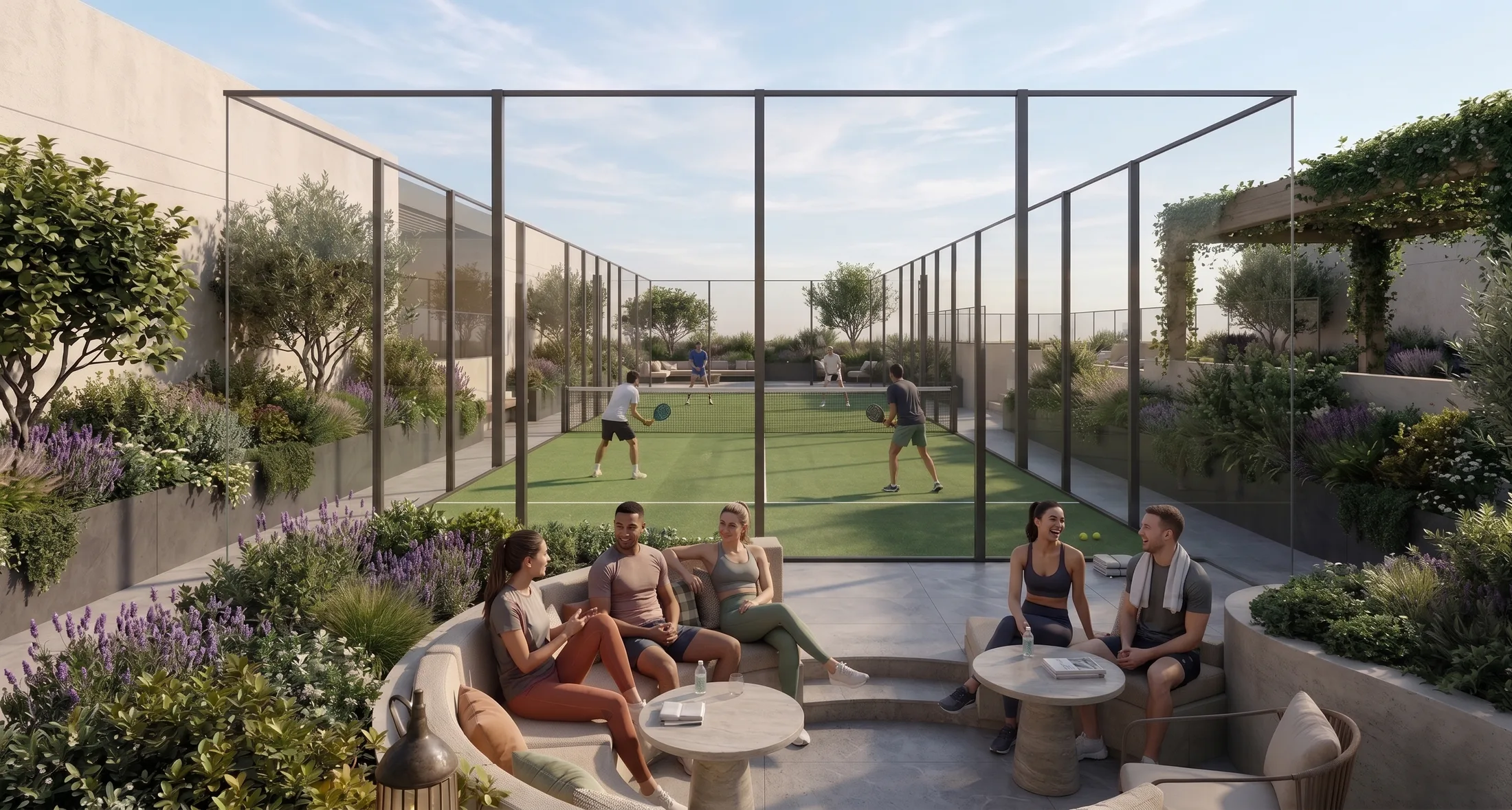 Cancha de pádel en el rooftop de Villaggio 1, rodeada de jardines y salas lounge, con cielo abierto sobre San Miguel.